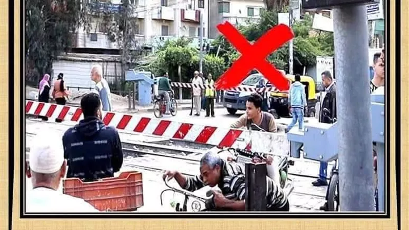 النقل تناشد المواطنين بضروة الالتزام بعدم اقتحام المزلقان أو السير عكس الاتجاه
