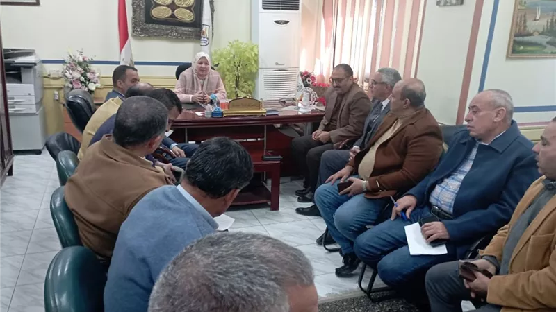 محافظ بني سويف يُتابع استعدادات التعليم لامتحانات الفصل الدراسي الأول