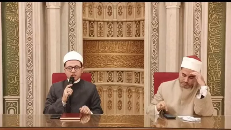 المال نعمة تهذب بالعفة لا بالسؤال.. رسالة دعوية من مسجد السيدة نفيسة