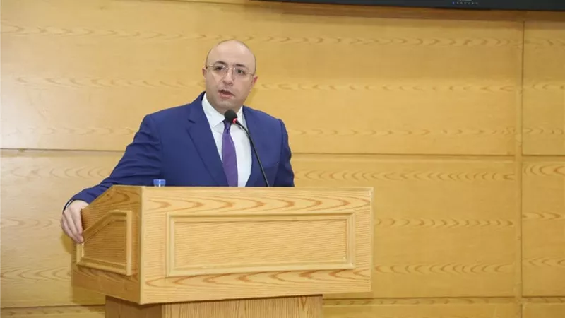 محافظ بني سويف يتابع شكاوى المواطنين وينهي معوقات الصرف الصحي والطرق
