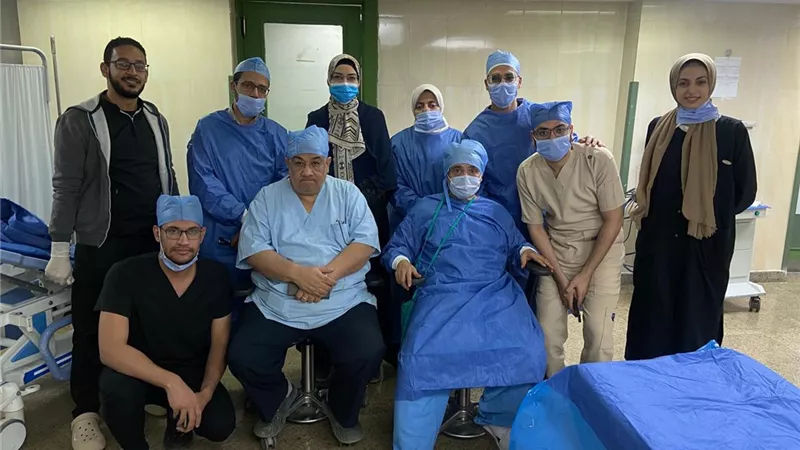 إنقاذ مريضة بعد جراحة معقدة لاستئصال ورم سرطاني بمحجر العين بسوهاج الجامعي