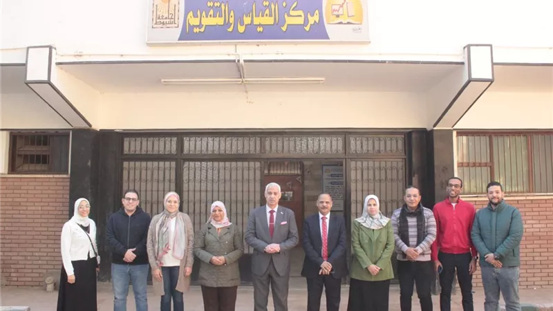 جامعة أسيوط تنظم دورة في التصحيح الإلكتروني لكلية طب الأسنان