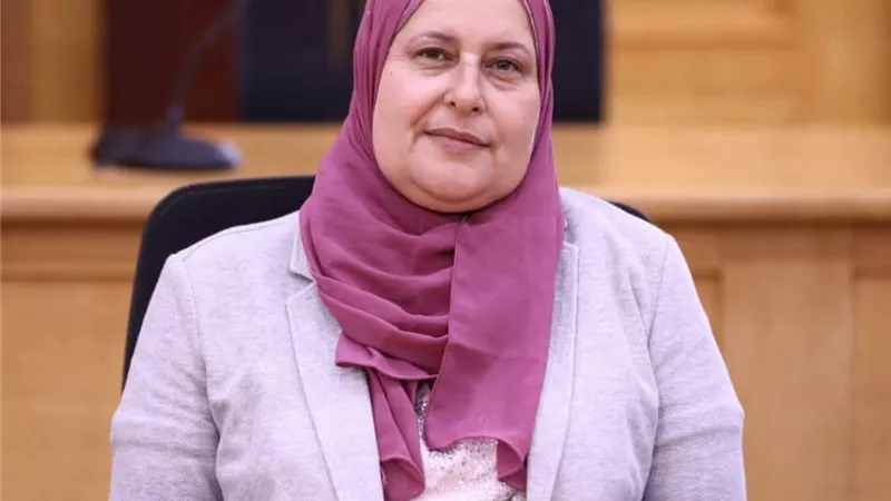 طالبات كلية التمريض بالقاهرة يصممن نموذج 
