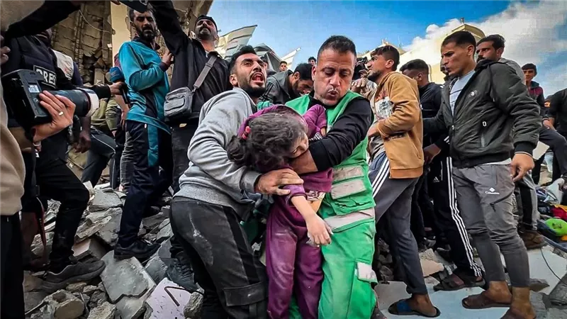 مصادر طبية: إصابة صغيرة برصاص الاحتلال خارج مناطق انتشاره غربي خان يونس
