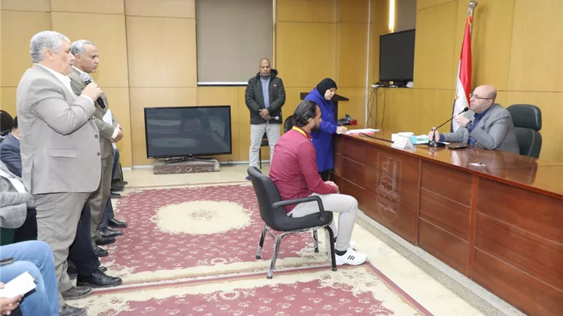 محافظ بنى سويف يناقش طلبات أهالي الفنت وميدوم بشأن الصرف الصحي والإنارة