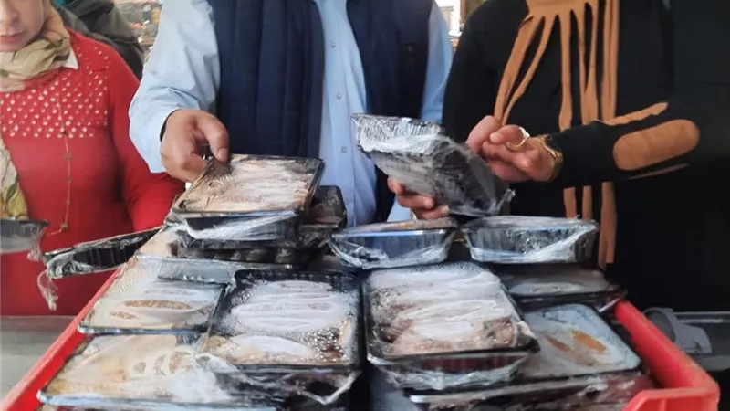 تحرر 138 محضرا وضبط كمية من اللحوم ومصنعاتها غير صالحة في حملة تموينية بالسويس
