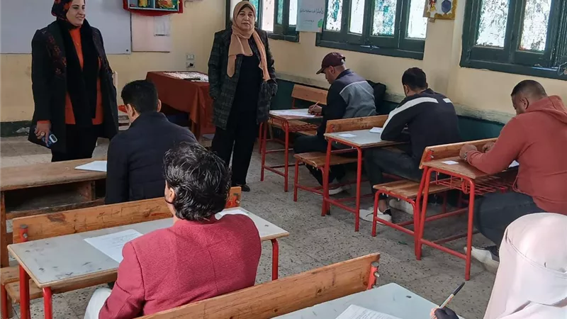 تعليم السويس تتابع امتحانات محو الأمية للمعادلة بالصف السادس الابتدائي