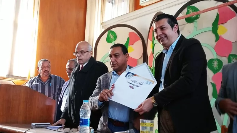 اعلام الشرقية يكرم عدد من المحاضرين وأساتذة الجامعات بالشرقية 
