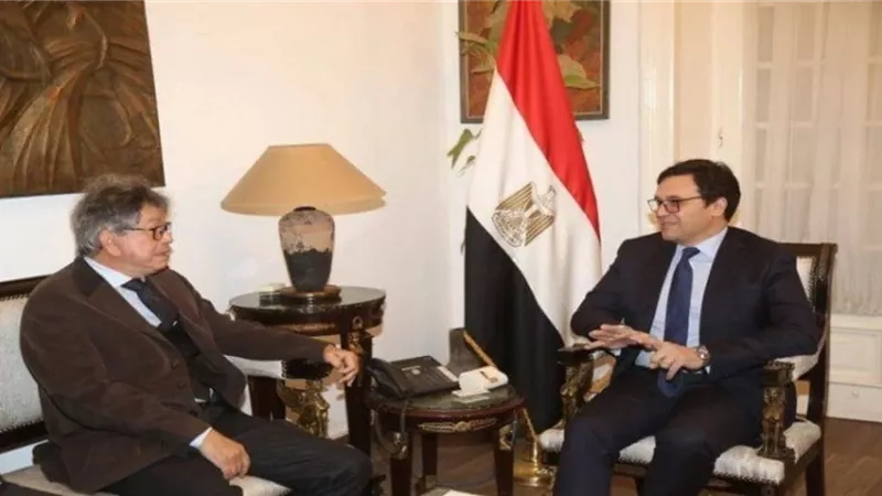 وزير الثقافة يشيد بمبادرة المتحدة لمنع نشر أخبار مشاهير التواصل الاجتماعي