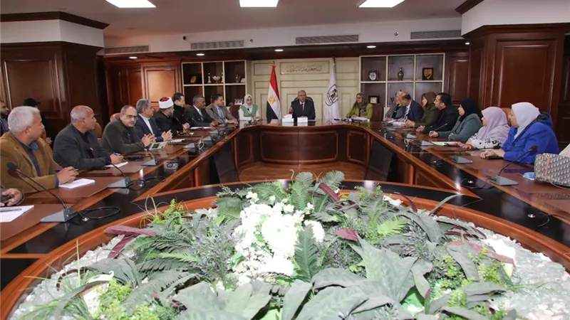 بنى سويف.. بحث الخطوات المنفذة بمجال تنمية أكثر من 9 قرى وتمكين المرأة 