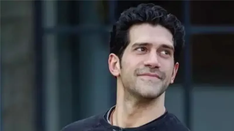 أحمد مجدي: «مش شايف نفسي النموذج التقليدي للرجل الوسيم»