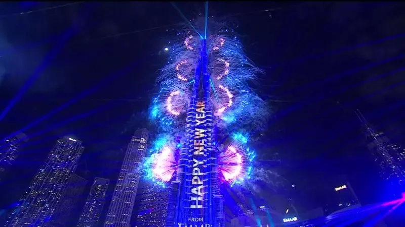 بث مباشر.. لحظة بدء العام الجديد 2026 في الإمارات على برج خليفة  