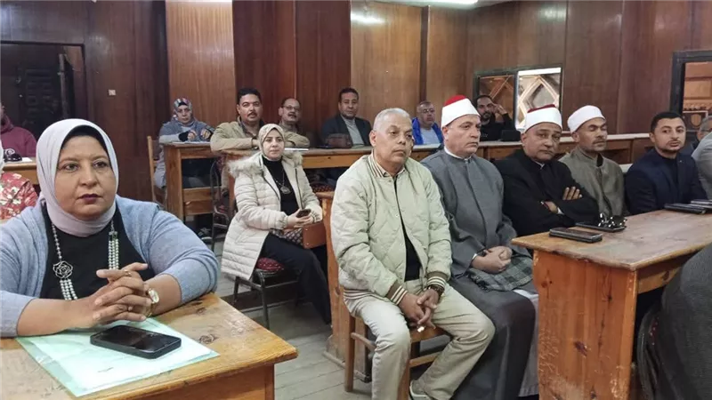 اجتماع المجلس التنفيذي بكفر الدوار لمناقشة استعدادات مدارس كفر الدوار للامتحان