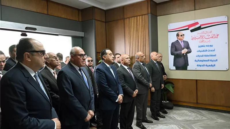 رئيس الوزراء يتفقد أعمال تطوير مصنع عربات السكك الحديدية 