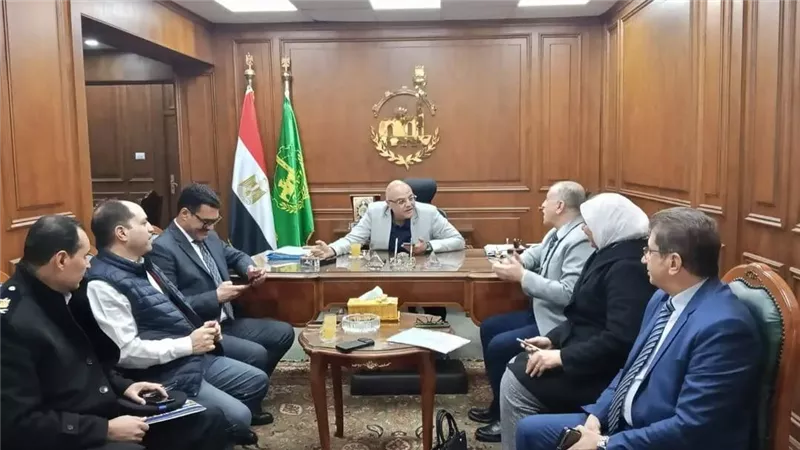 رئيس مياه القليوبية يستعرض جهود التعامل مع ارتفاع منسوب المياه الجوفية بالمريج