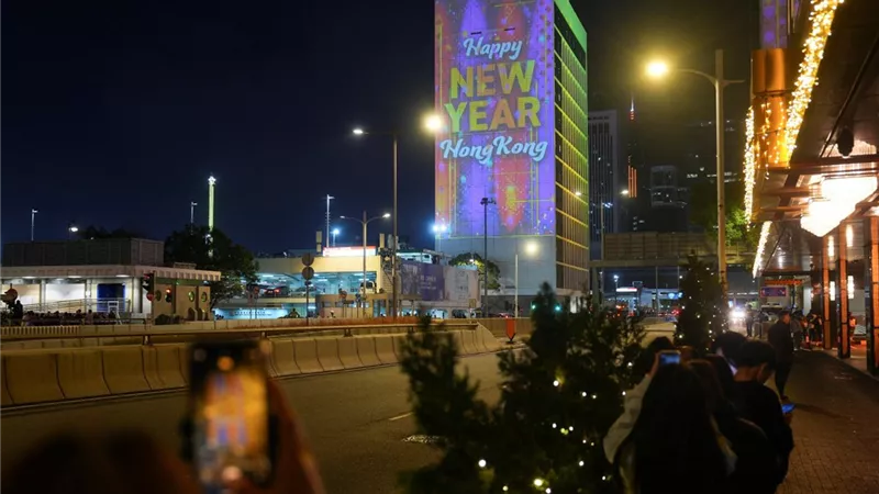 بعد الحريق المأساوي.. هونج كونج تستقبل العام الجديد بدون ألعاب نارية|فيديوهات