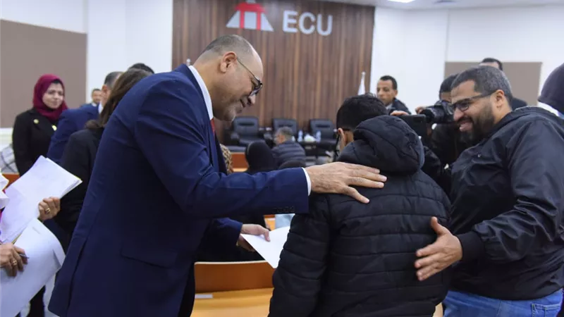 وزير العمل يُسلِّم 20 عقد عمل لذوي الهمم ويُطلق ندوة «قانون العمل الجديد»