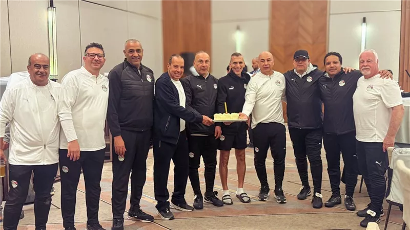 منتخب مصر بحتفل بعيد ميلاد نجوم البعثة خلال تواجدهم في معسكر الفريق