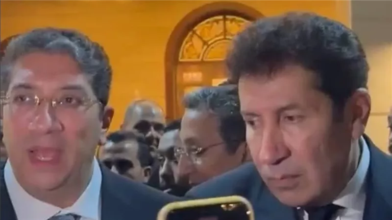 رسالة شكر خاصة من هاني رمزي وشقيقه للصحفيين بعـزاء والدتهما|فيديو