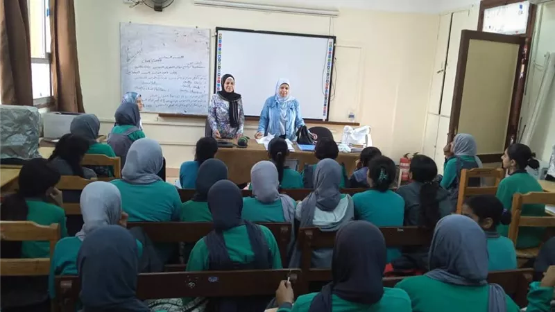 مديرية الصحة بالسويس تنظم ندوة لتوعية الطالبات بالعناية بصحة الفم والأسنان