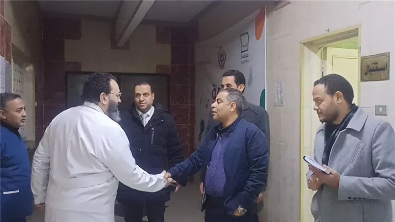 جولة منتصف الليل تكشف المستور.. وكيل الصحة يحاسب المقصرين ويكرم المتميزين
