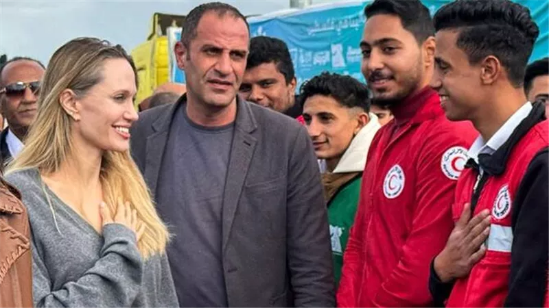 “الوطنية للدفاع عن الحقوق والحريات”:زيارة أنجلينا جولي لمعبر رفح خطوة إنسانية