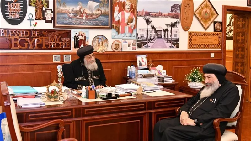 للتهنئة بعيد الميلاد والعام الجديد.. قداسة البابا يستقبل نيافة الأنبا تادرس