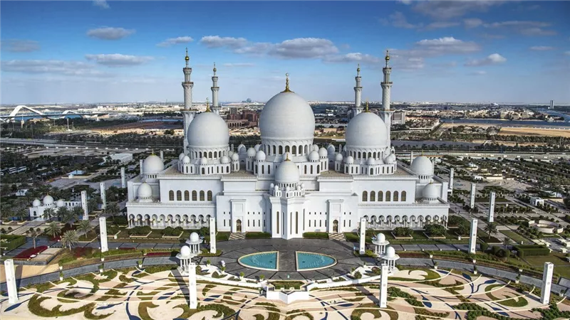 الإمارات تعلن تغيير موعد صلاة الجمعة.. ما الأسباب؟