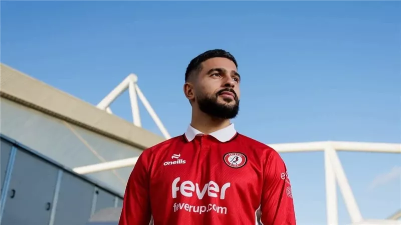 بعد فسخ عقده بالكويت.. سام مرسي يعود رسميا إلى الدوري الإنجليزي