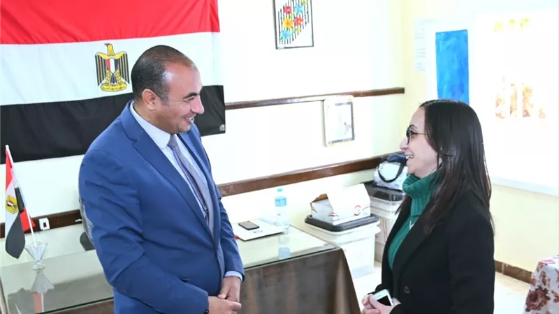 محافظ البحيرة تتفقد اللجان بكوم حمادة وتتابع انتظام سير العملية الانتخابية