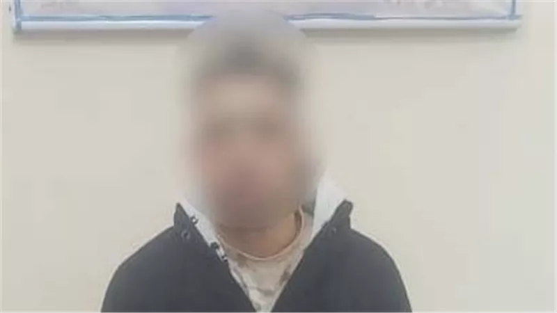 فيديو متداول يقود الشرطة لضبط عاطل يمارس البلطجة ويهدد أسرة بالجيزة