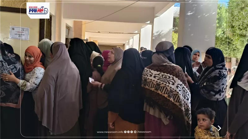 إقبال كبير من السيدات على لجنة مدرسة العزيزية بجولة الإعادة بالفيوم