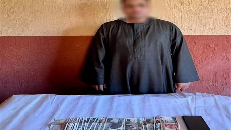 لتوزيعها على الناخبين.. ضبط شخص وبحوزته أموال في دائرة إدفو بأسوان