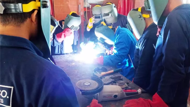 تدريب شباب السويس على مهنة اللحام لتلبية احتياجات سوق العمل