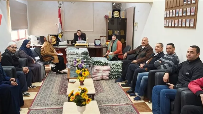توزيع 450 بطانية على الأيتام وكبار السن ببنى سويف تحت رعاية المحافظ