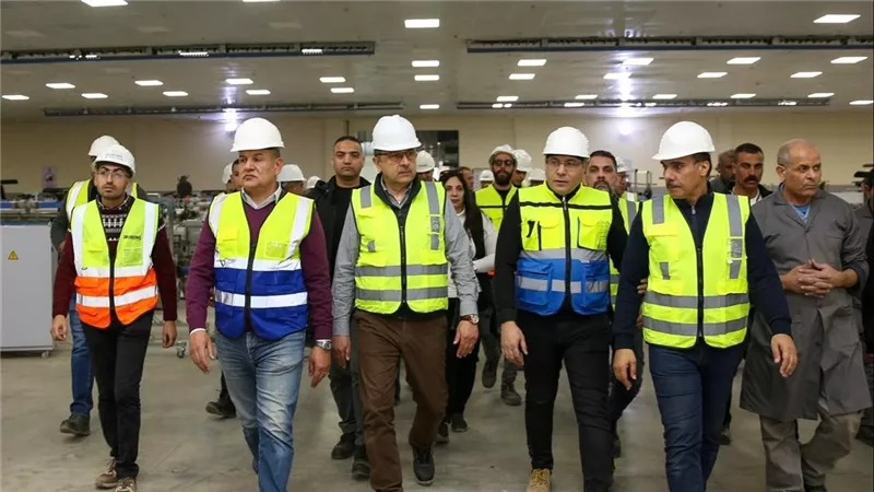 وزير قطاع الأعمال: منظومة صناعية حديثة تعيد الريادة لصناعة الغزل والنسيج 