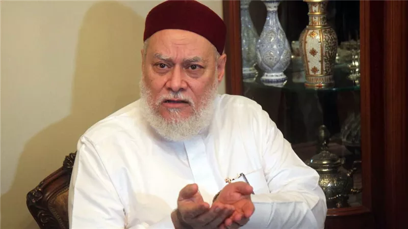 حكم التبرع بنفقات الحج والعمرة للوالد.. الدكتور علي جمعة يوضح