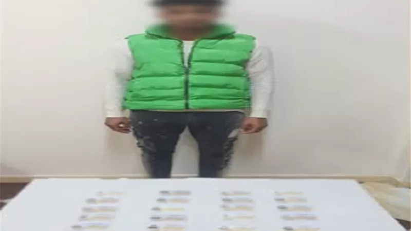 ضبط شخص يستخدم بطاقات رقم قومي لتوجيه التصويت في دير مواس بالمنيا