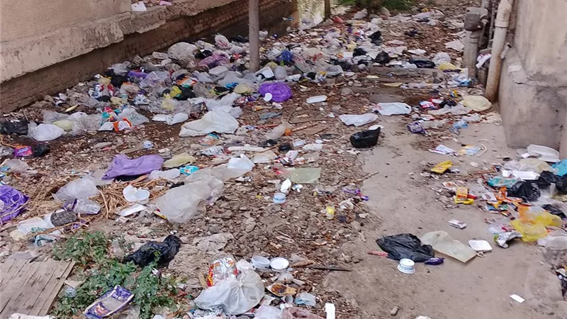 انتشار القمامة بشوارع دمياط يشعل غضب الأهالى والمحليات توجه بحملات مكثفة