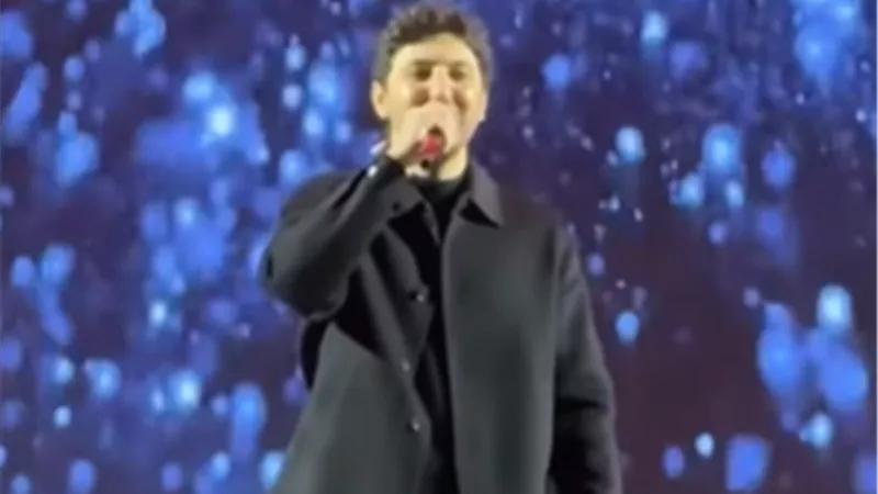 الحب جاني.. محمد فضل شاكر يغني لـ تووليت في أحدث حفلاته بالكويت 