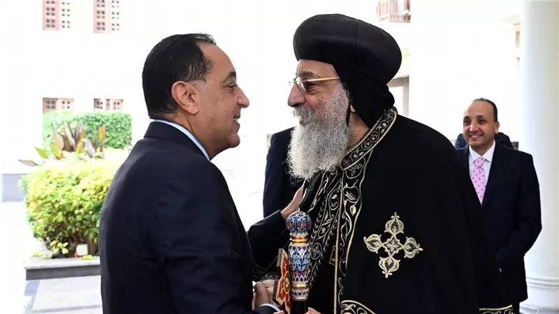 بمقر الكاتدرائية.. رئيس الوزراء يهنئ قداسة البابا تواضروس الثاني بعيد الميلاد 
