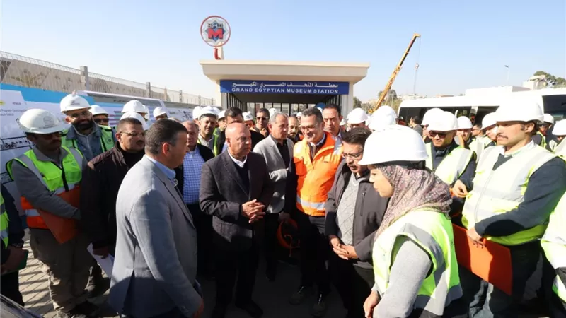 وزير النقل يجري جولة مهمة بالمرحلة الأولى من الخط الرابع لمترو الأنفاق