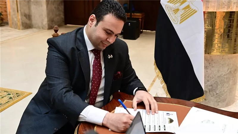 الأمانة العامة لمجلس النواب تبدأ تستقبل النواب الجدد تسلمهم كارنيهات العضوية