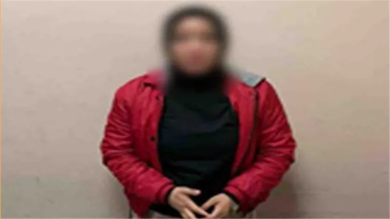 ضبط سيدة بحوزتها بطاقات رقم قومي للتأثير على الناخبين بالإسكندرية