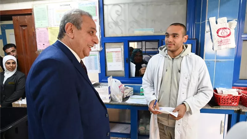 جولة مفاجئة لمحافظ الغربية لضبط الأداء داخل عيادة أحمد عرابي الشاملة
