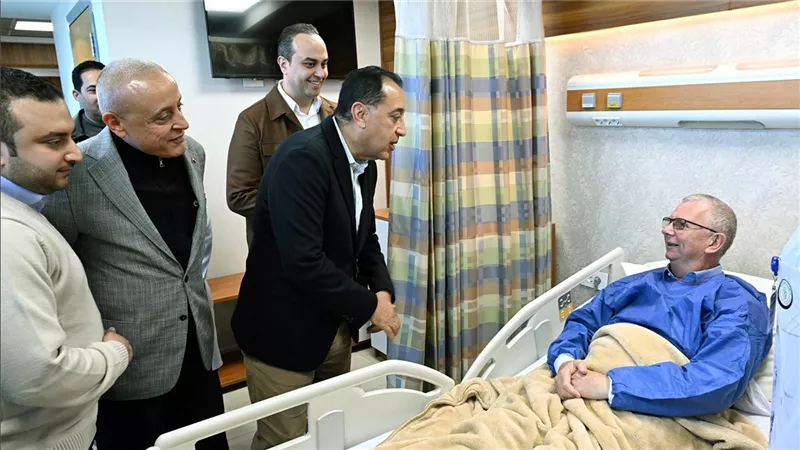 سائح أجنبي يشيد بالخدمات الصحية أمام رئيس الوزراء: «أفضل من إنجلترا»