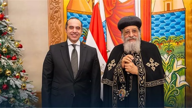 وزير الشئون النيابية يهنئ البابا تواضروس بعيد الميلاد المجيد