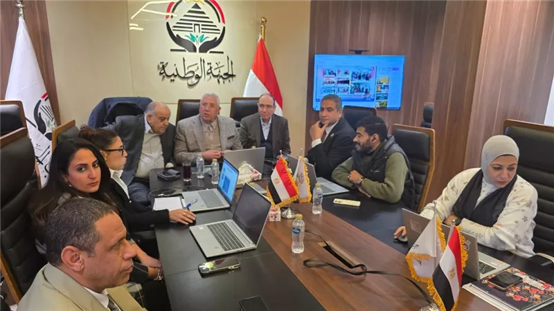 السيد القصير يتفقد غرفة عمليات