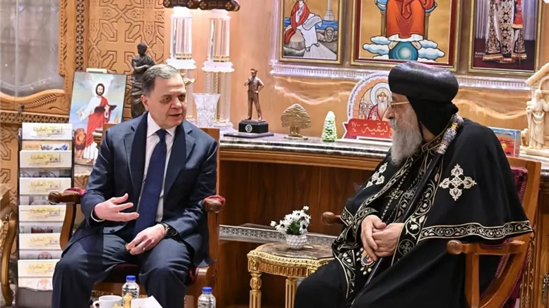 وزير الداخلية يهنئ البابا تواضروس بعيد الميلاد المجيد