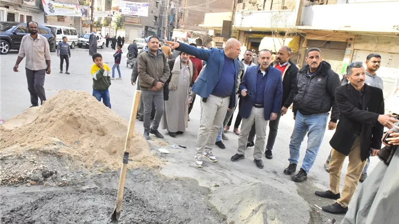 محافظ أسيوط في جولة ميدانية بحي غرب لمتابعة تطوير ميدان المجاهدين وتوافر السلع